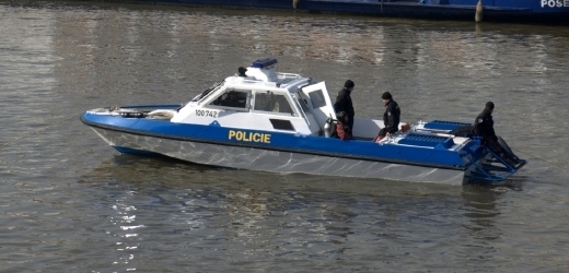 Policejní hlídka na vodě (ilustrační foto).