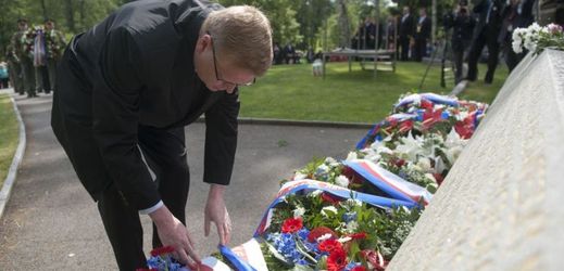 Místopředseda vlády Pavel Bělobrádek se 21. června zúčastnil pietního shromáždění k 73. výročí vypálení osady Ležáky a vyvraždění tamních obyvatel nacisty.