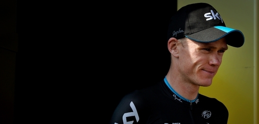 Cyklisty týmu Sky chránila po nedávných incidentech před startem nedělní 15. etapy na Tour de France policie. 