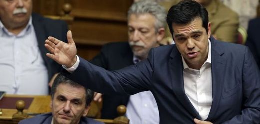 Řecká vláda předložila parlamentu druhý balík reformních opatření, která si vyžádali věřitelé (vpravo Alexis Tsipras).
