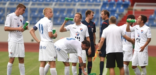 Fotbalový Baník Ostrava se po nepovedené generálce na úvodní zápas nové ligové sezony a prohře 0:3 s druholigovou Karvinou poohlíží po posilách. 