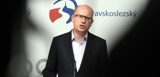 Premiér Sobotka promlouvá na výjezdním zasedání vlády 22. července v Ostravě. 