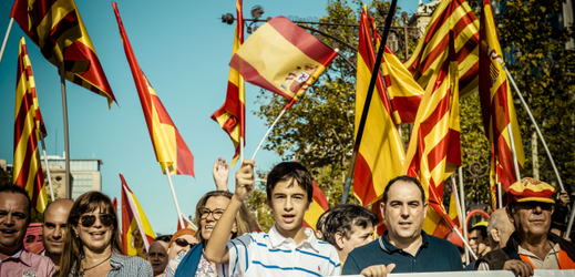 Španělé jsou v ulicích často. Na obrázku protesty kvůli snaze Katalánců odtrhnout se od země (ilustrační foto).