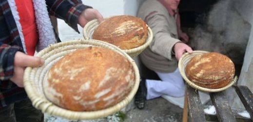 V Lenoře se bude o víkendu péct chleba v historické peci.