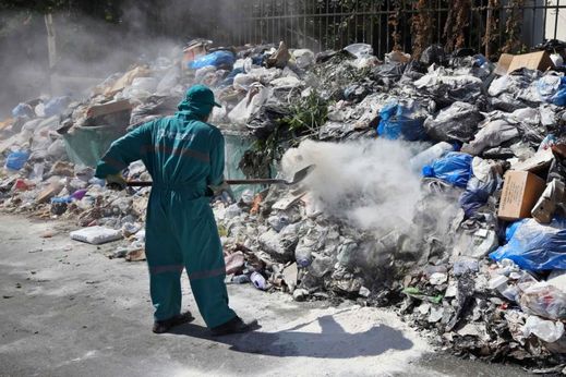 Odpad v ulicích Bejrútu.
