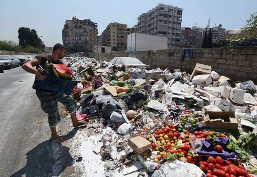 Odpad v ulicích Bejrútu.