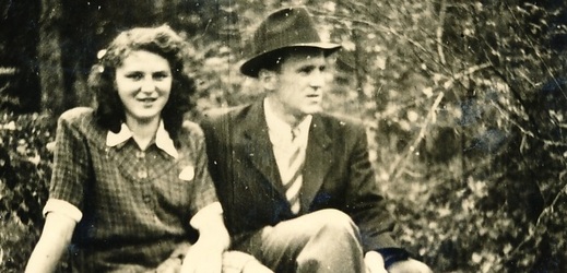 Josef Hasil a jeho snoubenka Marie.
