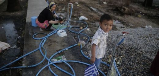 Uprchlíci v Řecku přežívají v naprosto nevyhovujících podmínkách.