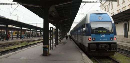 Vlak na Masarykově nádraží v Praze srazil chodce (ilustrační foto).