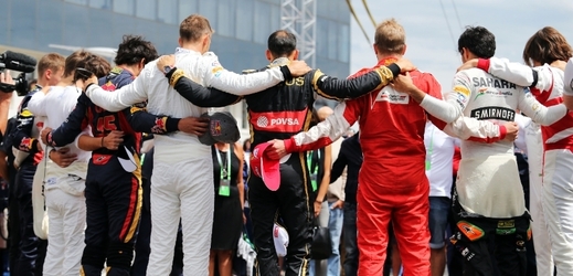 Piloti F1 se naposledy rozloučili s Julesem Bianchim.