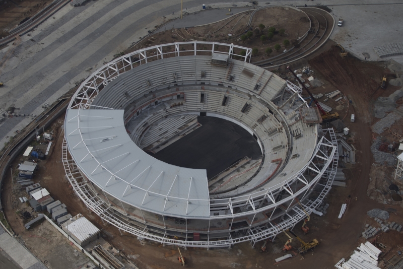 Zatímco některé stadiony, třeba fotbalový chrám Maracanã, musely projít pouze rekonstrukcí, jiné bylo třeba postavit od základů.