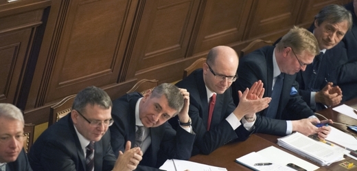 Část Sobotkova kabinetu v Poslanecké sněmovně. 