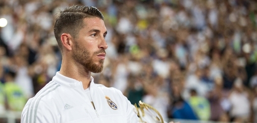Španělský obránce Sergio Ramos do Manchesteru United nepřestoupí. 