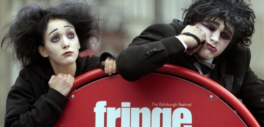 Fringe festival v Edinburghu.