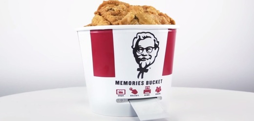 Kyblík od KFC tiskne fotky.