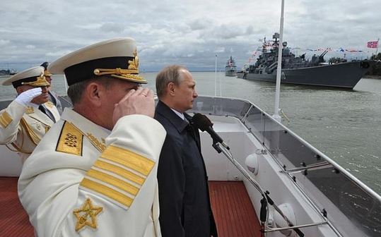 Prezident Putuin na dni ruské flotily.