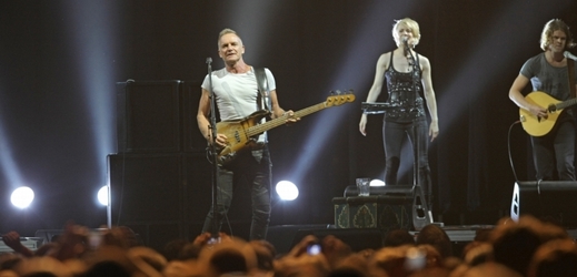 Zpěváka a multiinstrumentalistu Stinga v jeho dosavadní kariéře doprovázela řada hudebních osobností, ale jen Miller po jeho boku zůstává již více než čtvrtstoletí.
