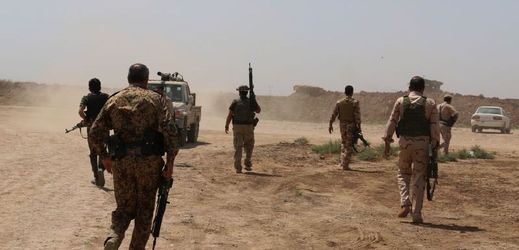 Irácké kurdské bojové jednotky ve střetu s IS.
