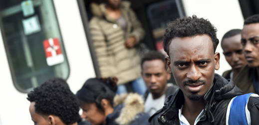 Uprchlíci cestující z Itálie do Německa.