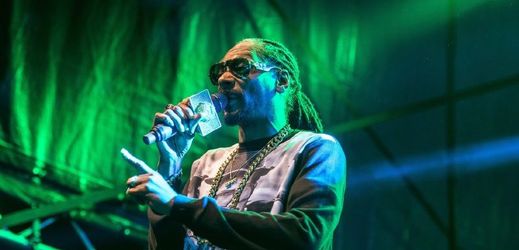 Nestalo se to poprvé. Rapper Snoop Dogg je svými excesy známý. 