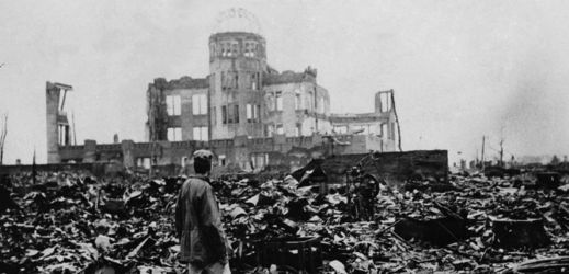 "Jedinou výraznou stavbou, která výbuch v Hirošimě přežila, byl secesní Průmyslový palác se železobetonovou kopulí, jejž tu v roce 1915 vystavěl český architekt Jan Letzel."