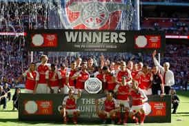 Arsenal před sezonou posbíral tři trofeje, mimo jiné anglický Superpohár.
