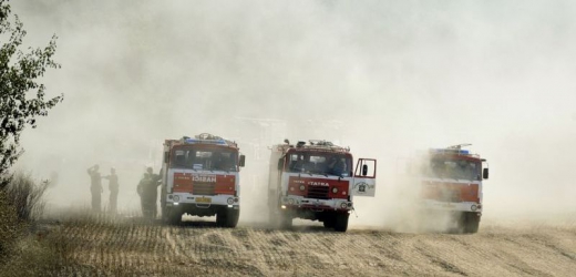 Při požáru zasahovalo více než padesát jednotek hasičů.