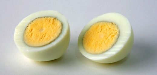 Bakterie salmonely byly na skořápkách vajec.