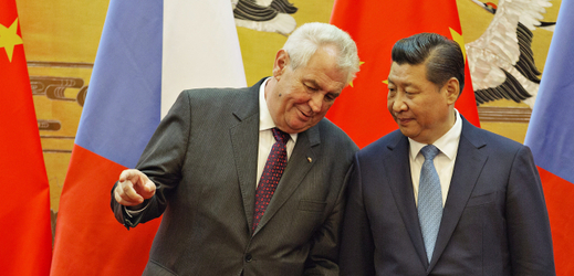 Prezident Miloš Zeman (vlevo) se setkal 27. října s čínským prezidentem Si Ťin-pchingem (vpravo) v Pekingu.