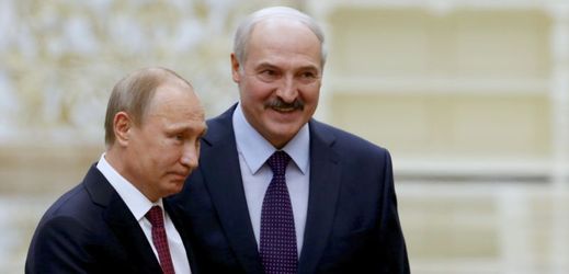 Ruský prezident Vladimir Putin a jeho protějšek Alexandr Lukašenko.