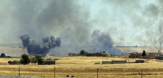 Letecké útoky proti Islámskému státu v Sýrii.