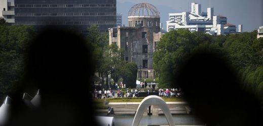Pohled na Mírový park v Hirošimě. Je v něm umístěno muzeum věnované obětem jaderného útoku, který ukončil druhou světovou válku.