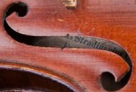 Do současné doby se zachovalo asi 600 kusů houslí, které vyrobil legendární italský mistr Antonio Stradivari.