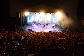 Koncert skupiny Mandrage v příbramském letním kině přilákal kolem 1500 návštěvníků.