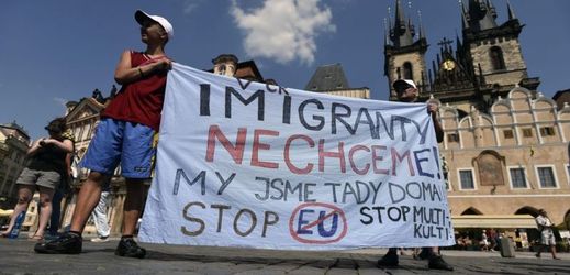 Řečníka ze sobotní demonstrace proti imigraci obvinili z podpory nenávisti.