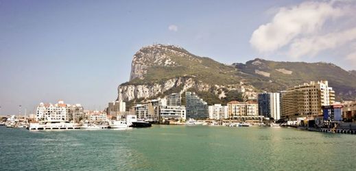 Británie si na pronikání do výsostných vod u Gibraltaru stěžuje opakovaně.