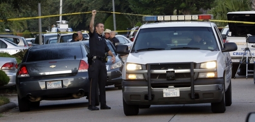Texaská policie vyšetřuje osminásobnou vraždu. Mezi oběťmi je i šest dětí.