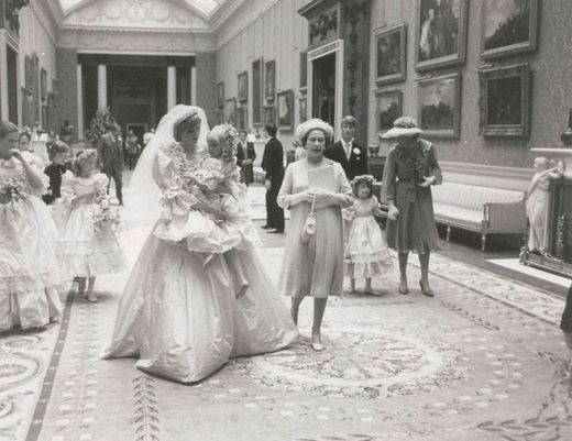 Zákulisní fotografie z britské svatby.