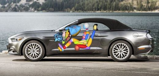 Nový Mustang přiváží inovativní řešení umístění airbagu.