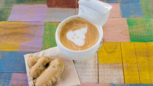 Pokud máte štěstí na šikovného kavárníka, namaluje vám do pěny i pěkný obrázek.