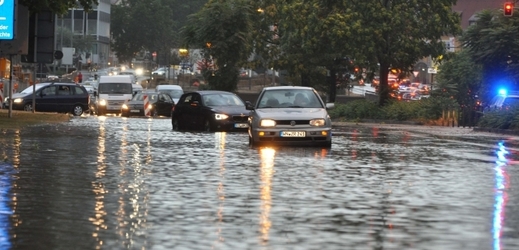 Přívalové deště potrápily i Německo. Záplavy ve Stuttgartu.