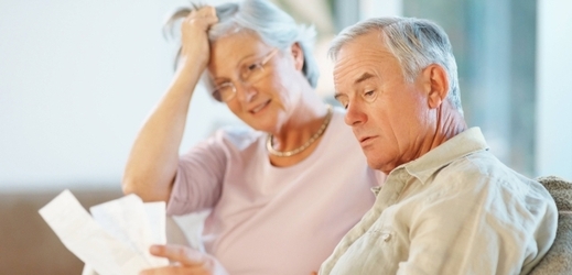 Někteří důchodci kvůli "šmejdům" přišli i o životní úspory (ilustrační foto).