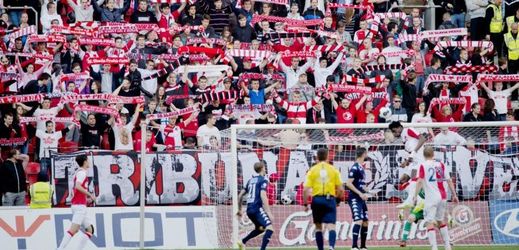 Slavia porazila před vlastními fanoušky Jihlavu 4:0. 