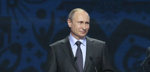 Vladimir Putin (vlevo) se chystá na Krym.