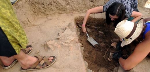 Archeologové při vykopávkách (ilustrační foto).