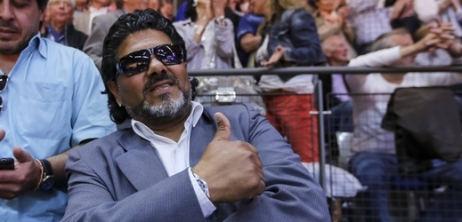 Bývalý slavný fotbalista Diego Maradona se v Tunisku setkal s rozhodčím, který na mistrovství světa v roce 1986 uznal jeho legendární gól rukou.