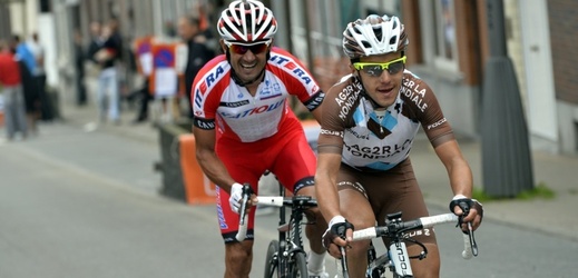 Italskému cyklistovi Gianpaolovi Carusovi (vlevo) hrozí trest za doping.