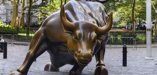 Slavná socha býka na Manhattanu, která odkazuje na růst cen akcií.