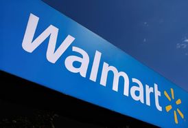 Akcie Wal-Martu oslabily o více jak tři procentní body kvůli poklesu zisku.