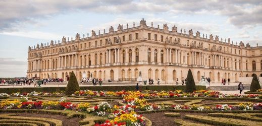 Pokus o vybudování hotelu v areálu zámku Versailles se objevil už v roce 2010.